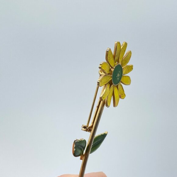 Vintage Set of 3 Daisy Brooch Floral Enamel Gold Tone Green Plastic Pin Trio - Picture 11 of 14